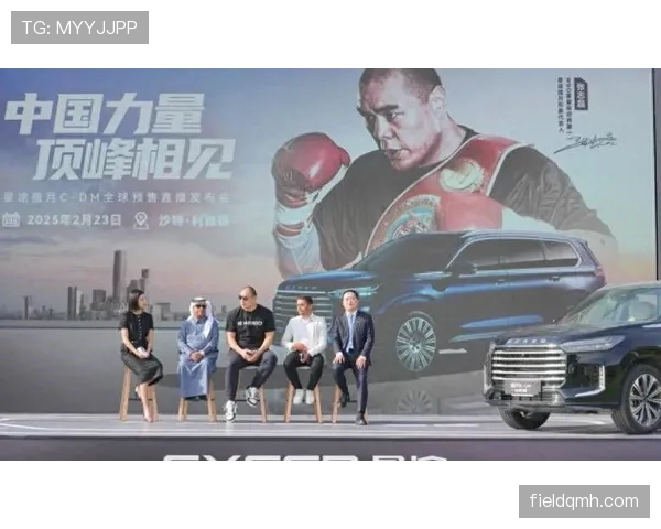 张志磊手拿外卖坐豪车，车里堆满名牌包，我这反差服了